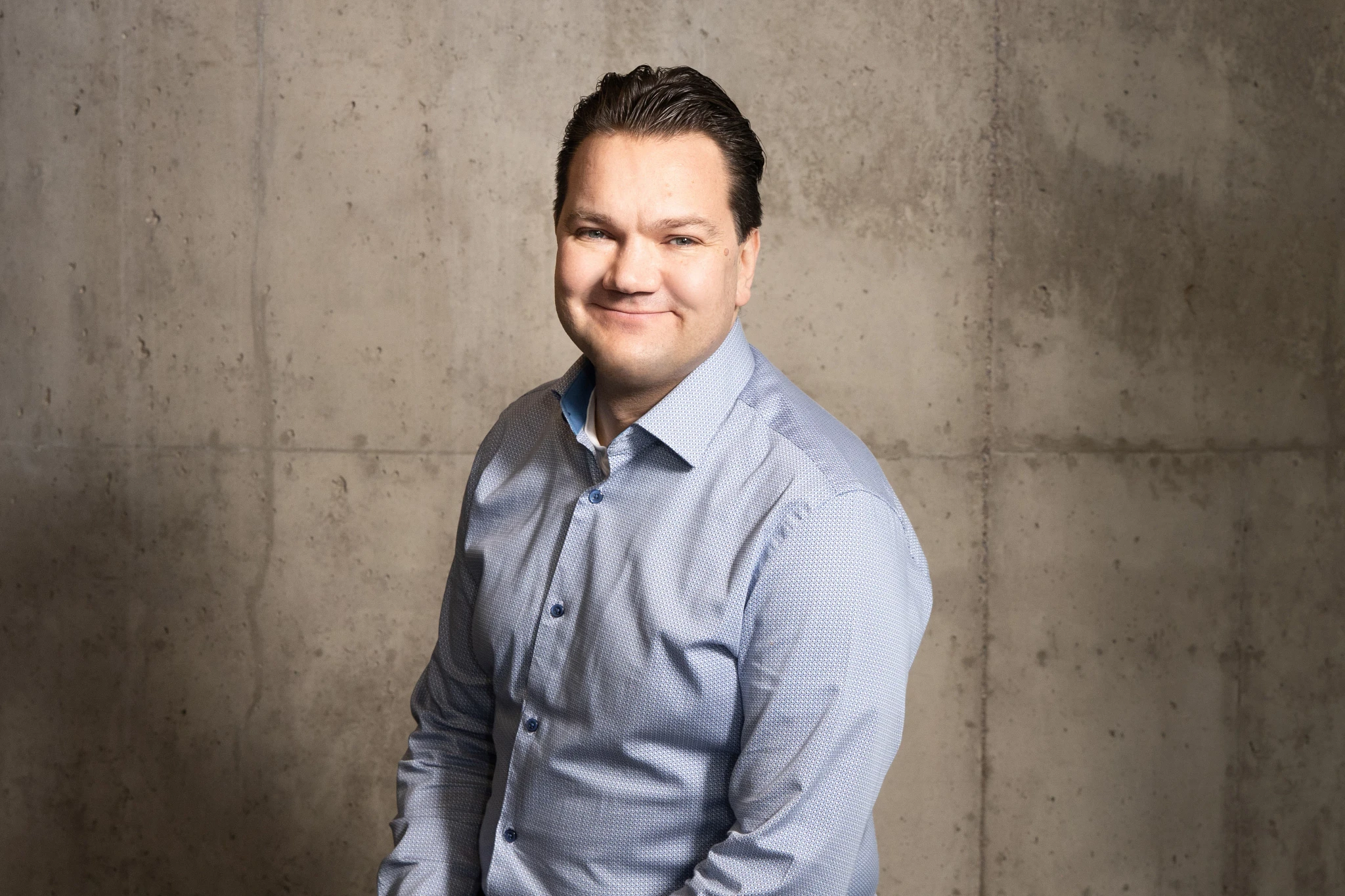 Kari Toimela on humaani johtaja, joka ei pidä melua itsestään  -   Kari Toimela is a humane leader who does not toot his own horn